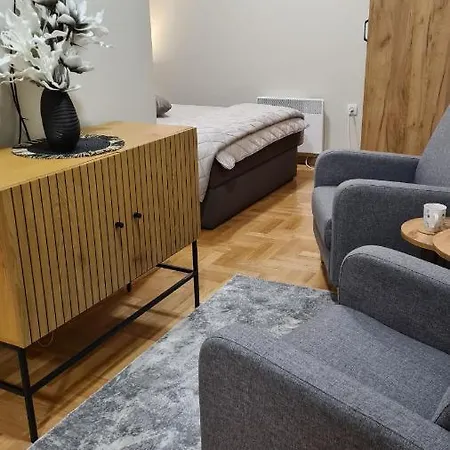 Apartment Ms *