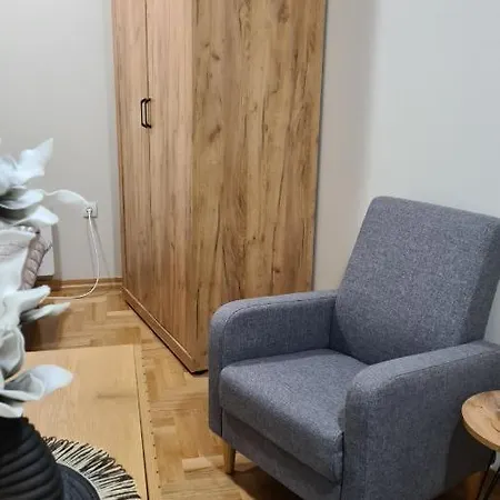 Apartment Ms *